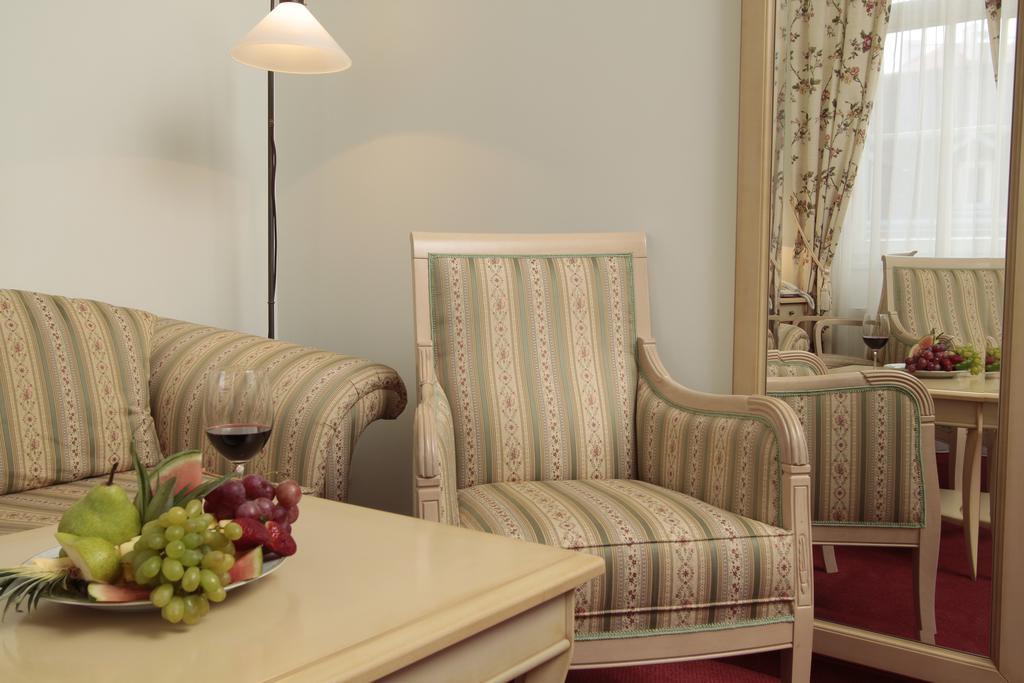 Spa Hotel Schlosspark カルロヴィ・ヴァリ 部屋 写真