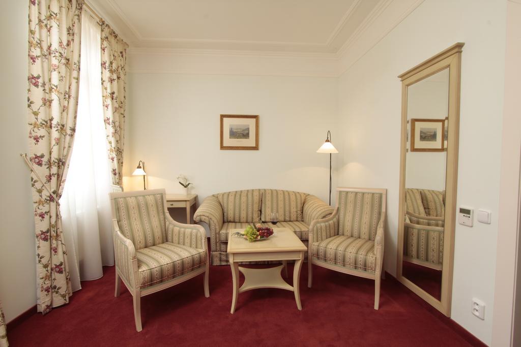 Spa Hotel Schlosspark カルロヴィ・ヴァリ 部屋 写真