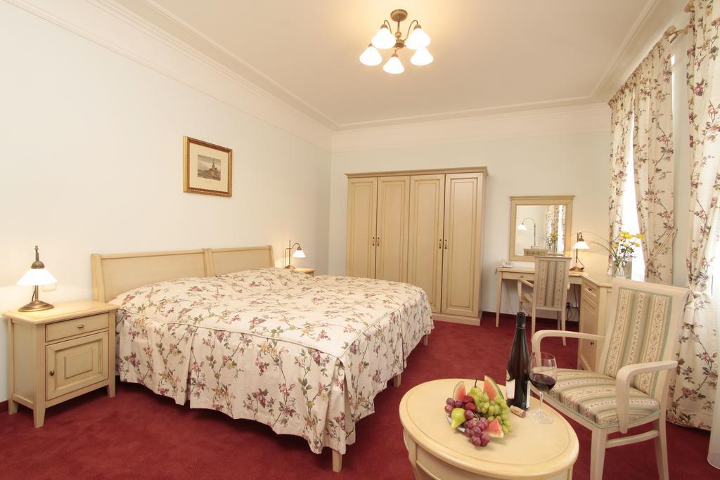 Spa Hotel Schlosspark カルロヴィ・ヴァリ エクステリア 写真