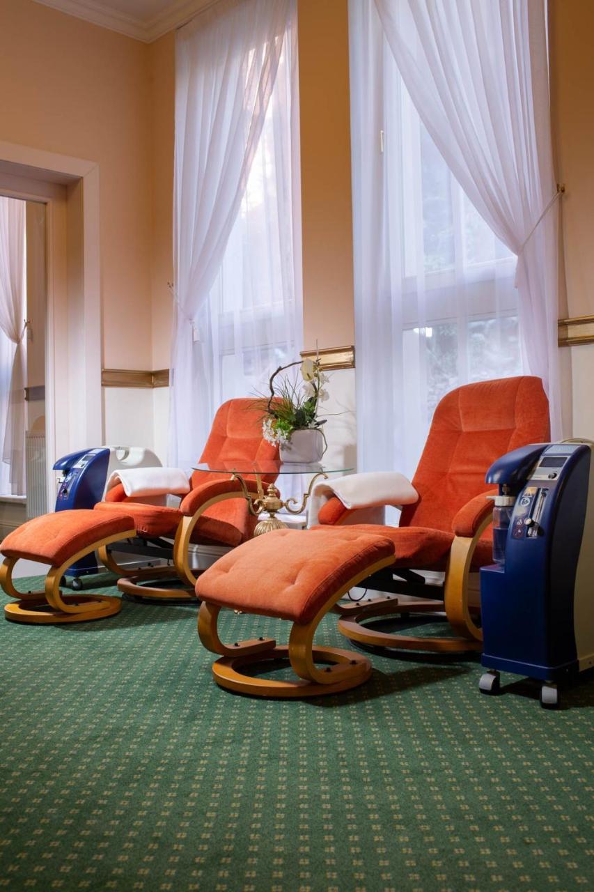 Spa Hotel Schlosspark カルロヴィ・ヴァリ エクステリア 写真
